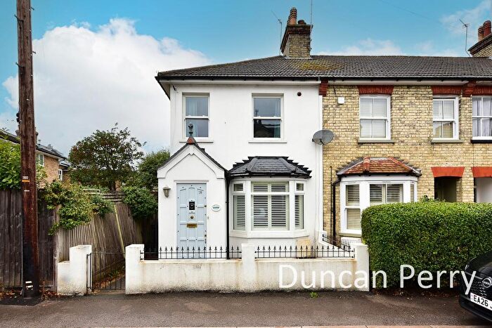 2 Bedroom End Of Terrace House For Sale In Coopers Road, Potters Bar, EN6