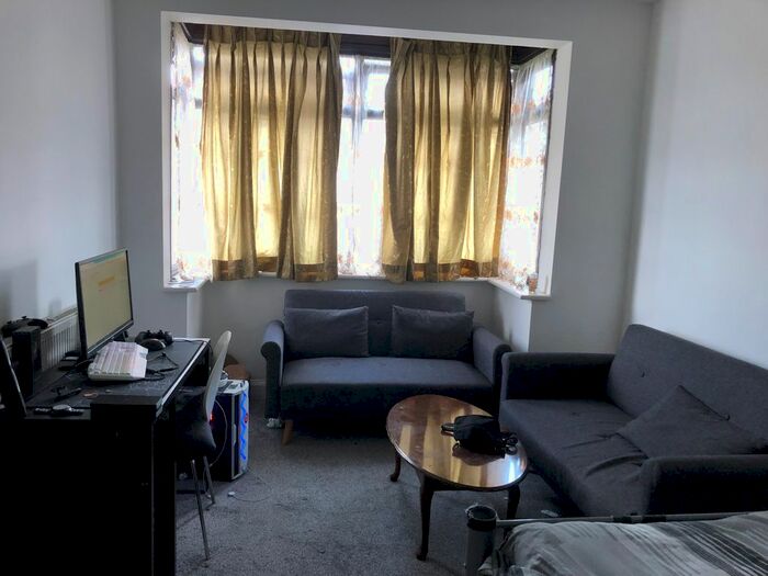 1 Bedroom Flat To Rent In Hampton Road, Ilford, IG1