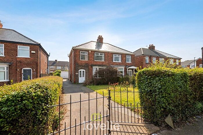 3 Bedroom Semi-Detached House For Sale In Yarborough Road, Grimsby, DN34