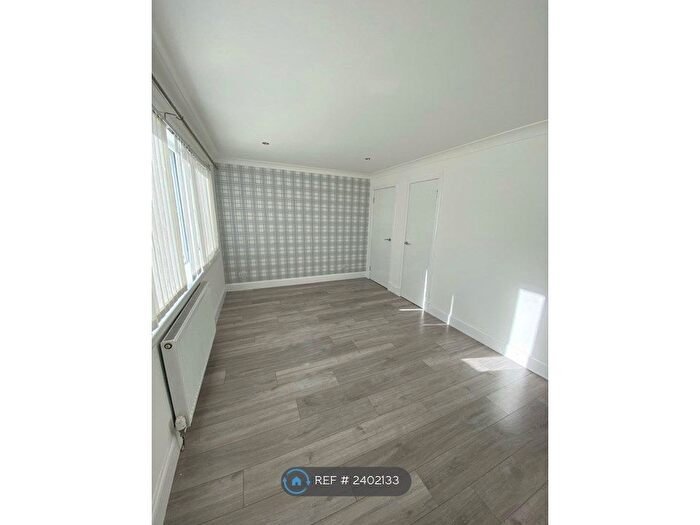 2 Bedroom End Of Terrace House To Rent In Craigmount, Kirkcaldy, KY2