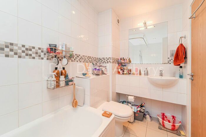 1 Bedroom Flat To Rent In Holloway Road, Highbury, London, N7