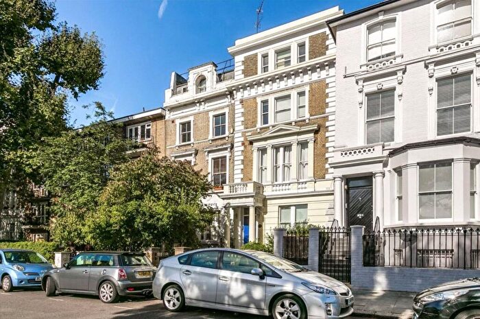 2 Bedroom Flat To Rent In Cambridge Gardens, London, W10