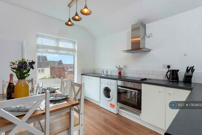 2 Bedroom Flat To Rent In Broadway, Kettering, NN15