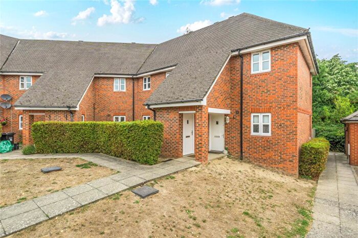 2 Bedroom Maisonette For Sale In Songbird Close, Shinfield, Reading, RG2