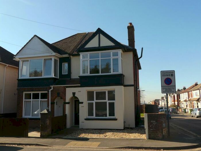4 Bedroom Semi-Detached House To Rent In Woolston, Southampton, SO19