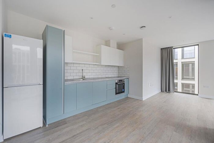2 Bedroom Flat To Rent In Woking, Surrey, GU21