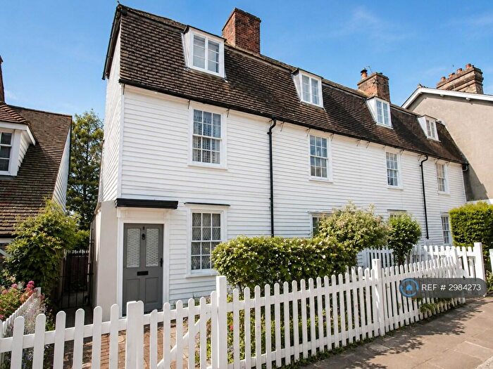2 Bedroom Terraced House To Rent In High St, Rochester, ME2
