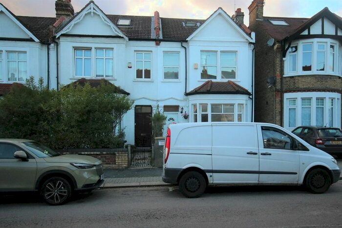 6 Bedroom Semi-Detached House To Rent In Ashurst Road, London, N12