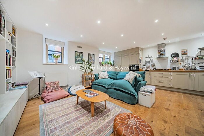 2 Bedroom Flat For Sale In Mundania Road, London, SE22
