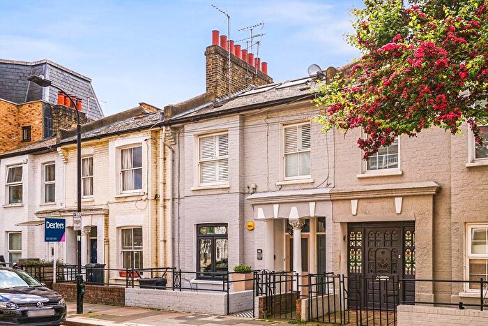 2 Bedroom Flat For Sale In Broughton Road, Fulham, SW6