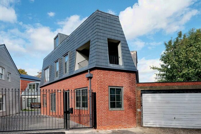 2 Bedroom Flat To Rent In Dukes Mews, London, N10