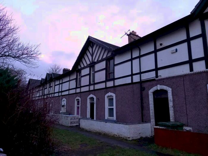 2 Bedroom Flat To Rent In Harland Cottages Right Flat, Glasgow, G14