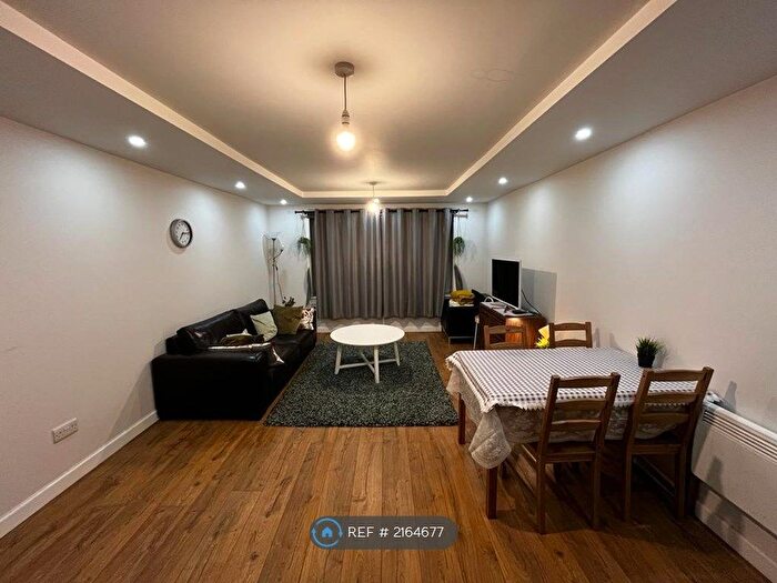 3 Bedroom Flat To Rent In St. Mungo Avenue, Glasgow, G4