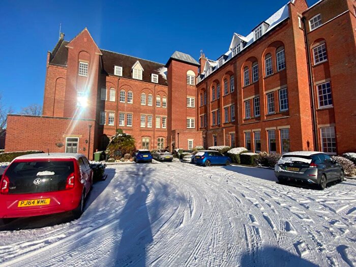 2 Bedroom Apartment For Sale In College Gate, Crewe, CW2