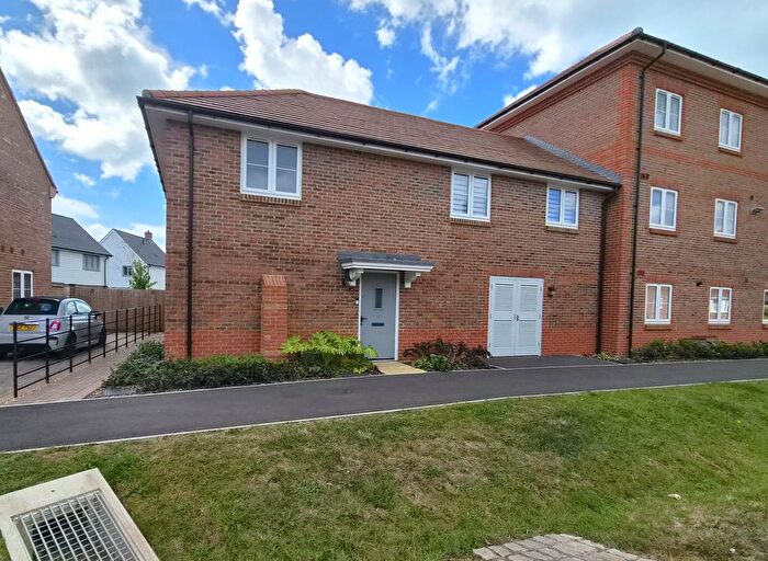 2 Bedroom Coach House To Rent In Falkland Drive, Warsash, SO31