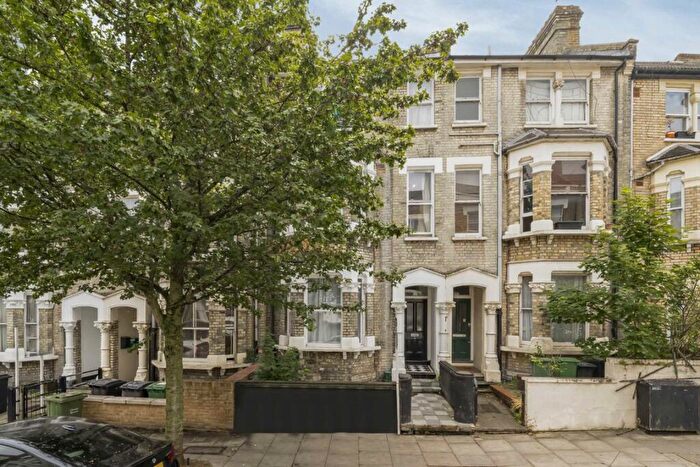 2 Bedroom Flat For Sale In Gascony Avenue, West Hampstead, NW6