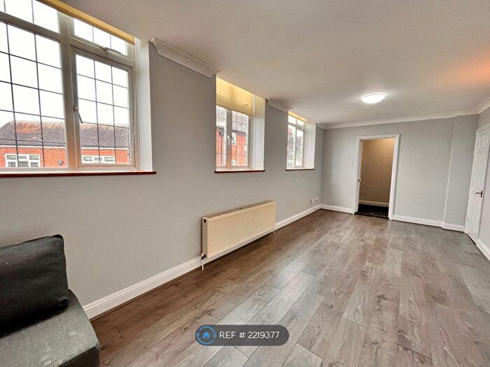 2 Bedroom Maisonette To Rent In The Masons, Gerrards Cross, SL9