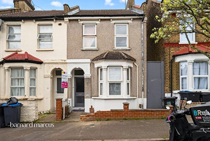 3 Bedroom End Terrace House For Sale In Lynton Road, Croydon, CR0