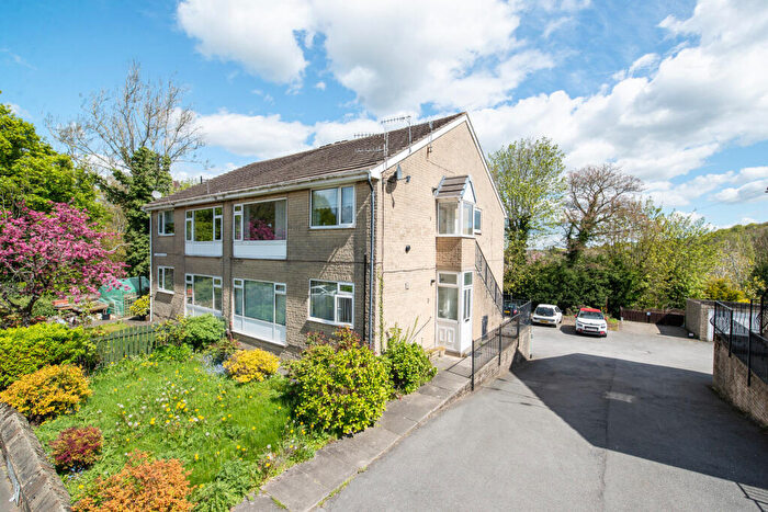 2 Bedroom Apartment For Sale In St. Michaels Close, Cottingley, West Yorkshire, BD16