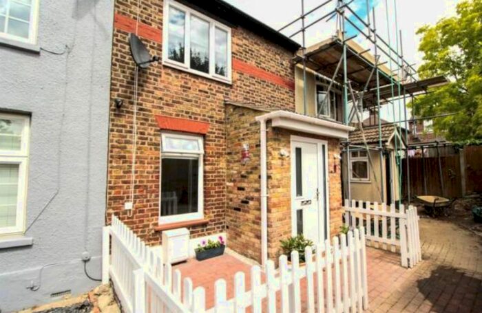 2 Bedroom Property To Rent In Crescent Road, Warley, Brentwood, CM14