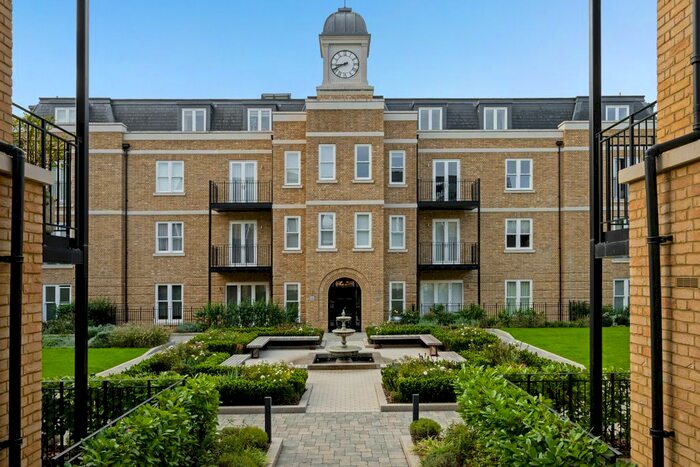 2 Bedroom Flat To Rent In Atkinson Close, London, SW20