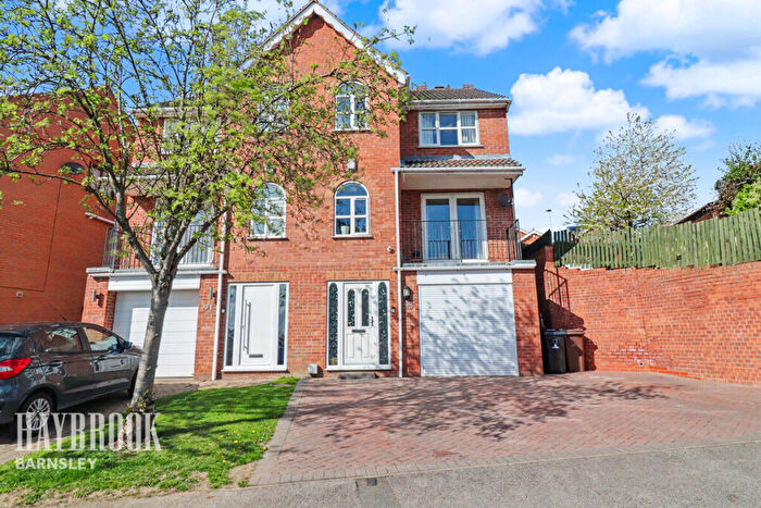 3 Bedroom Semi Detached House For Sale In Doveside Drive, Darfield, S73