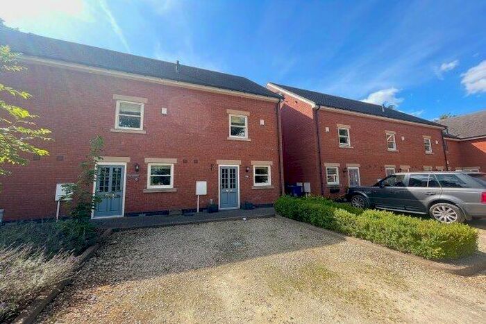 3 Bedroom Property To Rent In Oakhurst Court, Lichfield, WS14