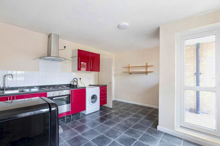2 Bedroom Flat To Rent In Shacklewell Row, London, E8
