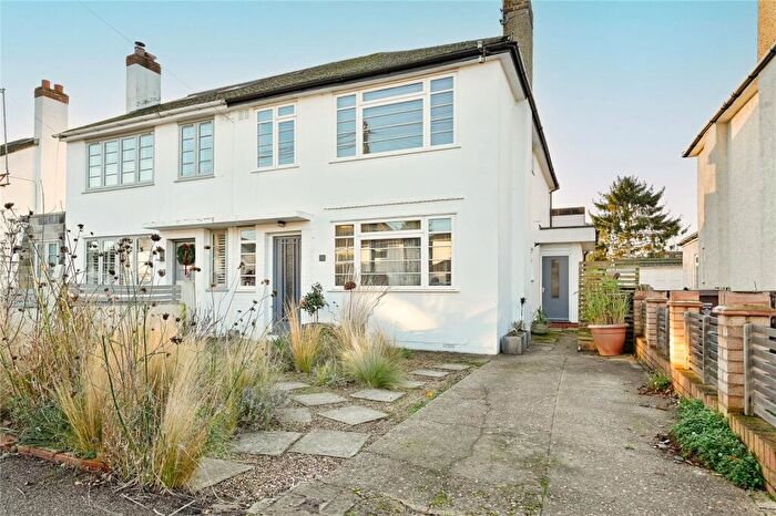 4 Bedroom Semi Detached House For Sale In Oakwood Drive, St. Albans, Hertfordshire, AL4