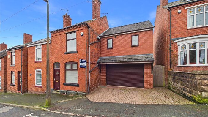 3 Bedroom Semi Detached House For Sale In Beecher Street, Halesowen, B63