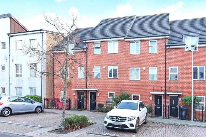 4 Bedroom Terraced House To Rent In Gweal Avenue, Reading, Berkshire, RG2