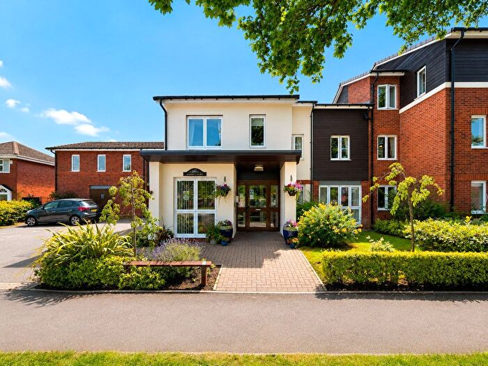 1 Bedroom Flat For Sale In St. Nicolas Gardens, Birmingham, West Midlands, B38