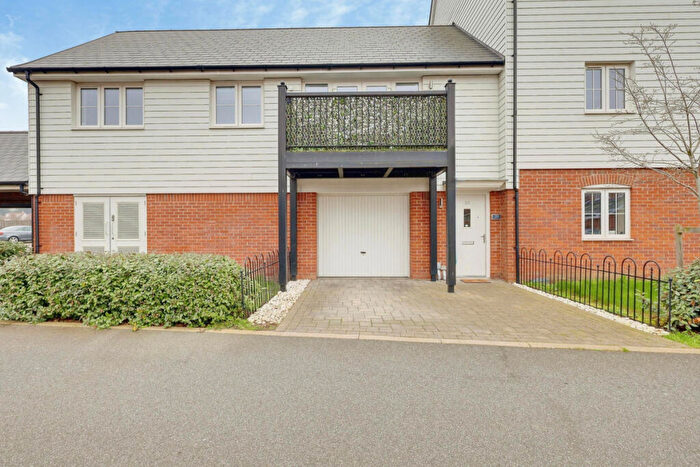 2 Bedroom Flat For Sale In Liberty Way, Wickford, SS11