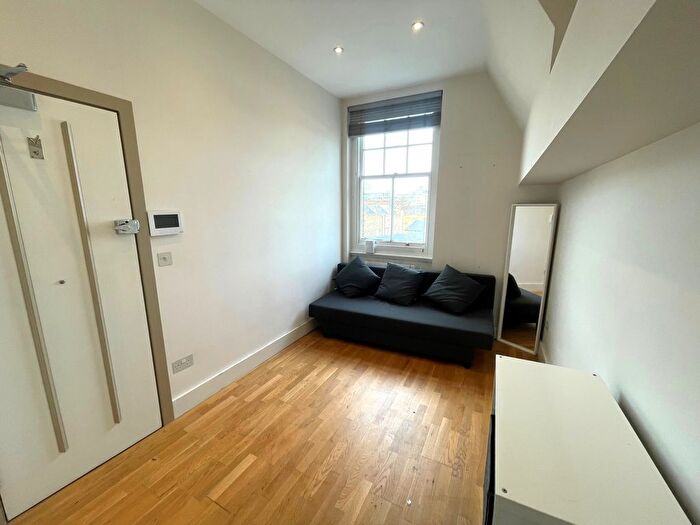 Studio To Rent In Pentonville Road, Kings Cross, N1