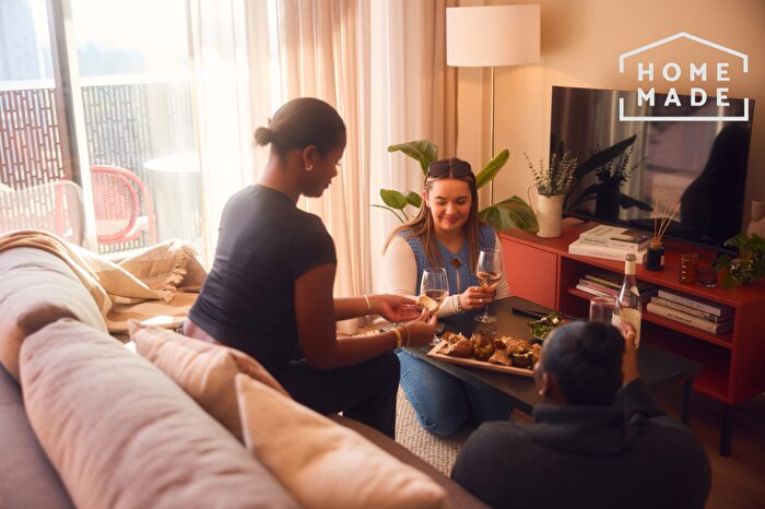 2 Bedroom Apartment To Rent In The Blossoms, CR0