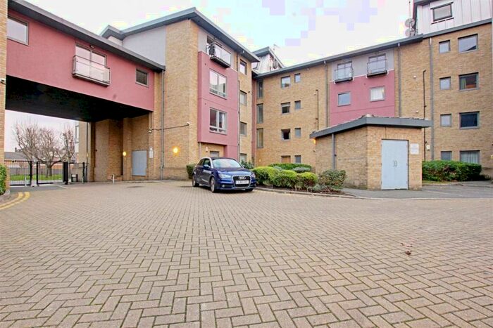 1 Bedroom Flat To Rent In Crown Close, Winkfield Road, N22