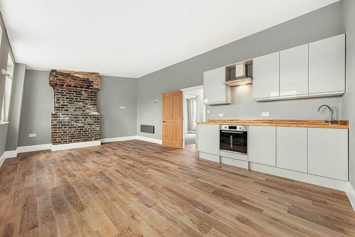 2 Bedroom Flat To Rent In Brixton Road, London, SW9