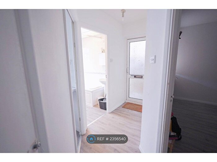 2 Bedroom Flat To Rent In Windsor Drive, Orpington, BR6
