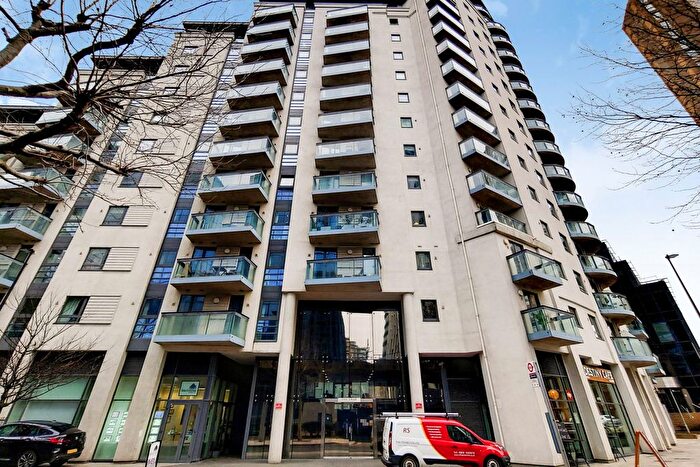 2 Bedroom Flat To Rent In Limeharbour, London, E14