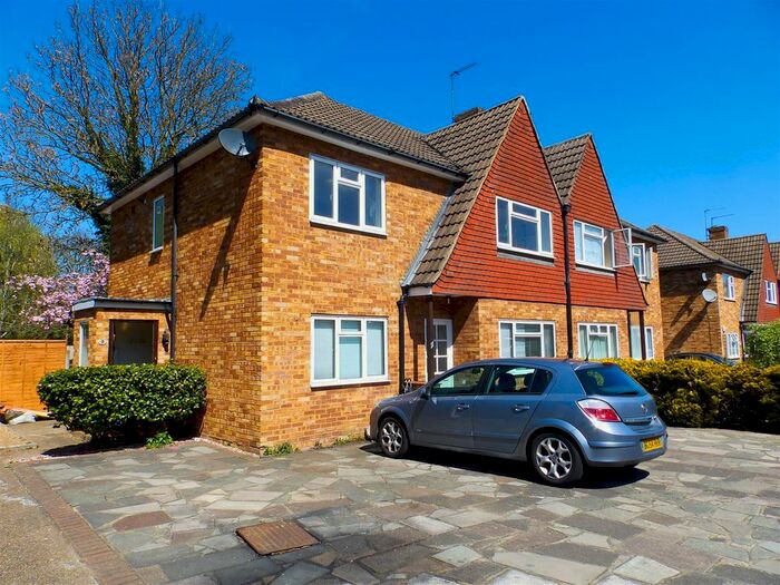 2 Bedroom Maisonette To Rent In Willow Tree Close, Ickenham, Uxbridge, UB10