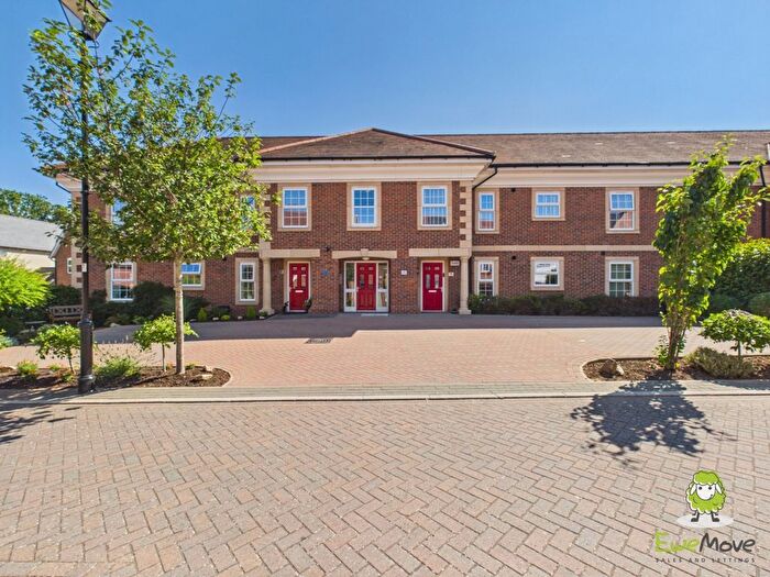 2 Bedroom Flat For Sale In Redshank Crescent, Chineham, Basingstoke, Hampshire, RG24