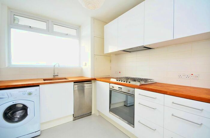 3 Bedroom Flat To Rent In Virginia Road, Shoreditch, London, E2