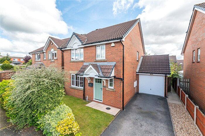 4 Bedroom Detached House For Sale In Hawthorne Drive, Gildersome, Morley, Leeds, LS27