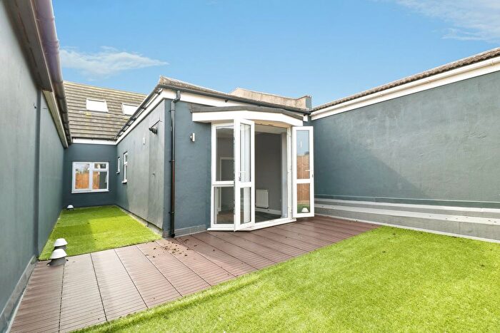 2 Bedroom Flat To Rent In London Road, Leigh-On-Sea, SS9