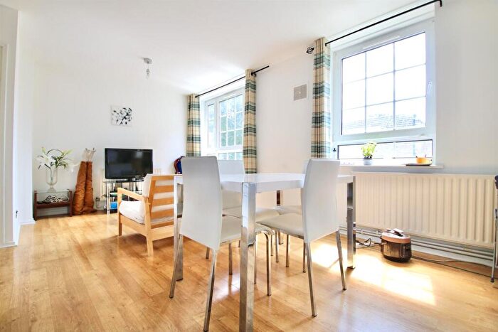 4 Bedroom Flat To Rent In Boyd Street, London, E1