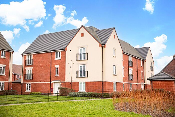 2 Bedroom Flat For Sale In Dowlen Close, Crawley, RH10