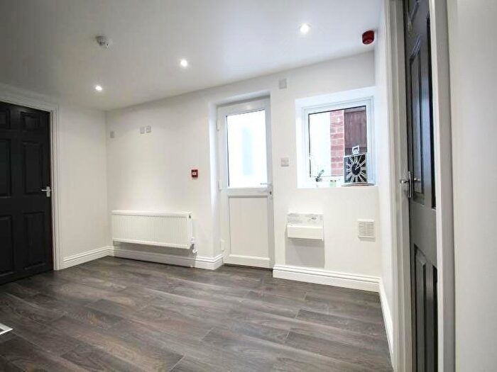 1 Bedroom Flat To Rent In A Flat Monks Road, Lincoln, Lincolnshire, LN2