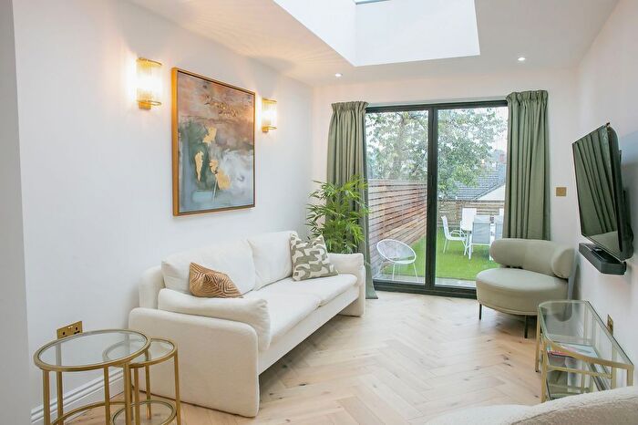 3 Bedroom Flat For Sale In Preston Drove, Brighton, BN1