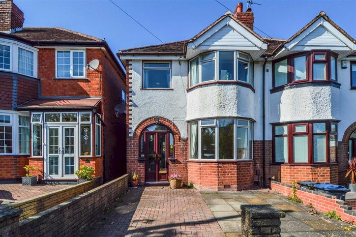 3 Bedroom Semi-Detached House To Rent In Bradstock Road, Kings Norton, Birmingham, West Midlands B30