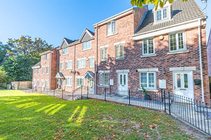 4 Bedroom Town House For Sale In Oak Tree Lane, Killingbeck, Leeds, LS14